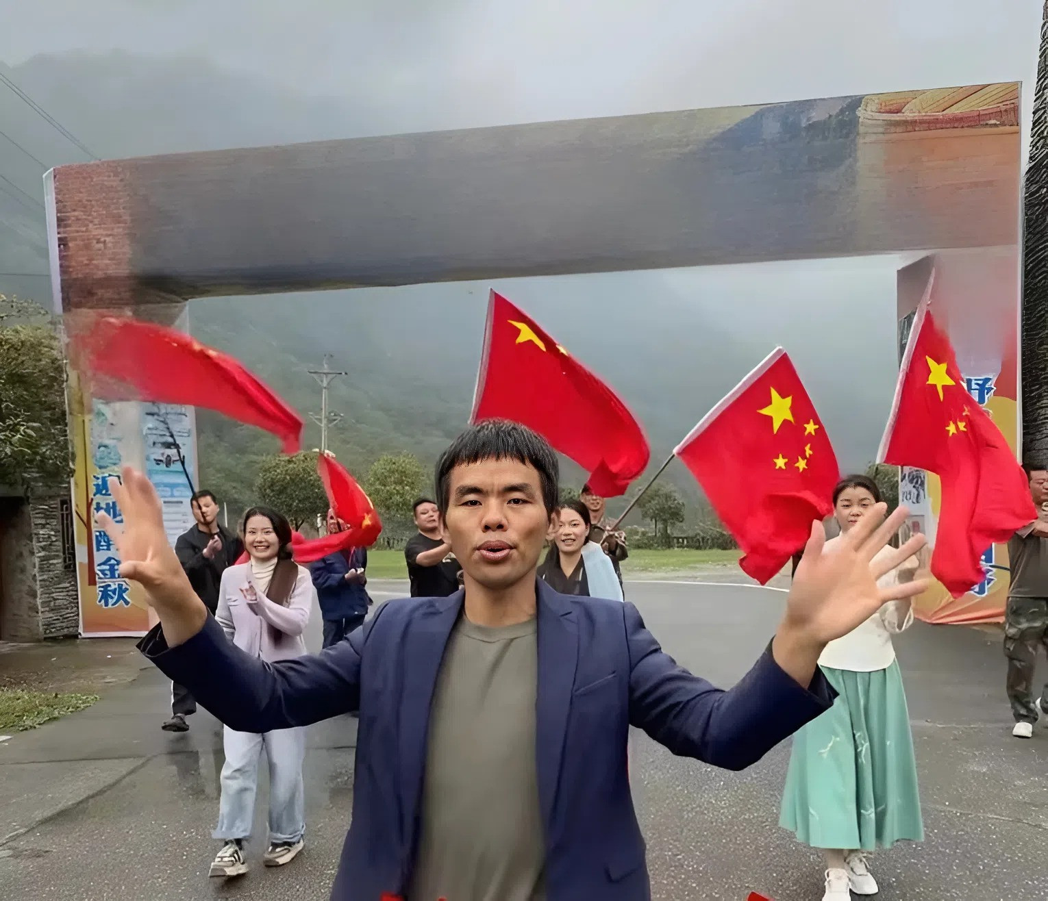 lam giau cho que huong anh.jpeg