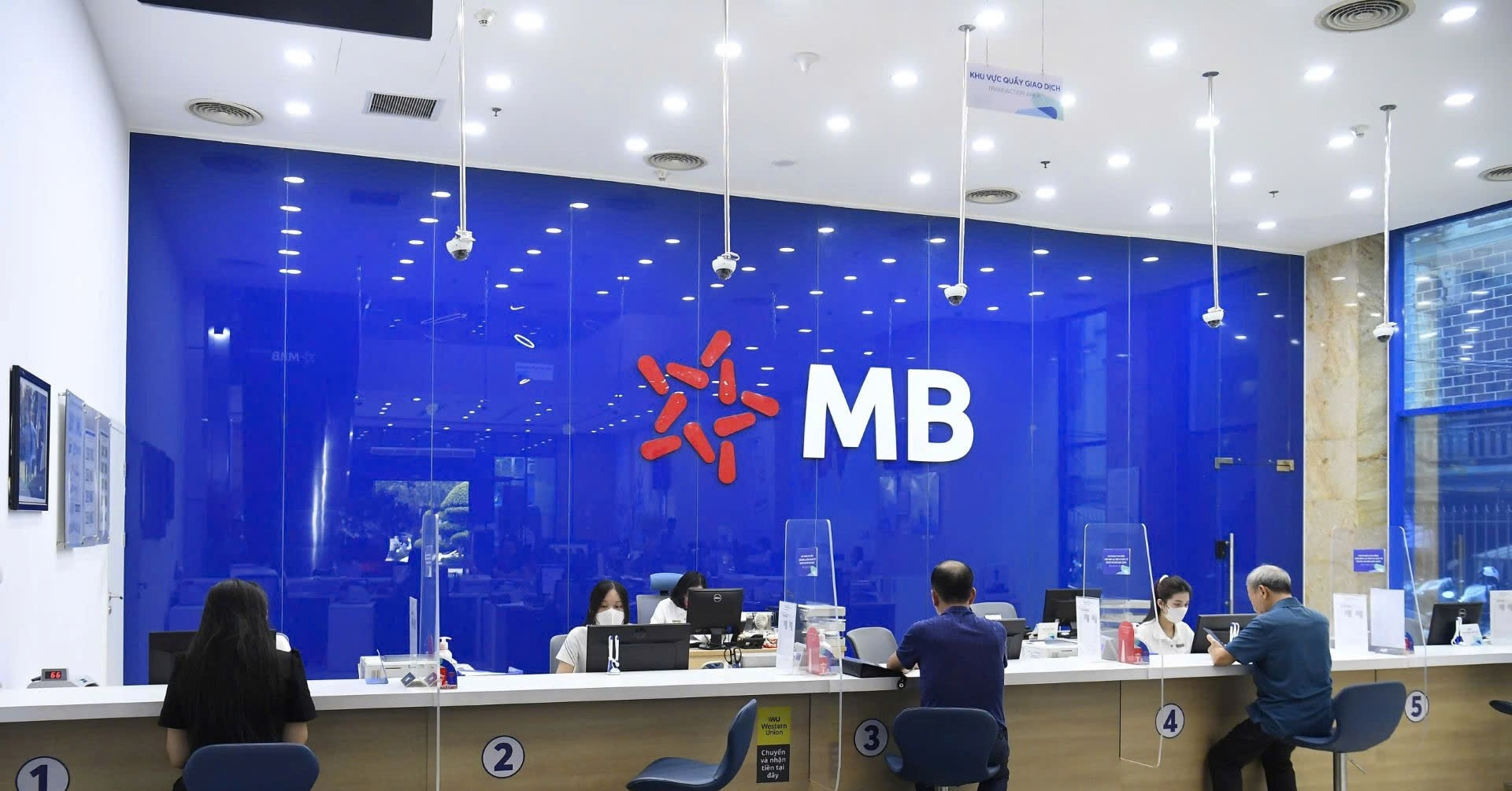 MB - ngân hàng đầu tiên tại Việt Nam vượt mốc 100.000 tỷ đồng vốn điều lệ