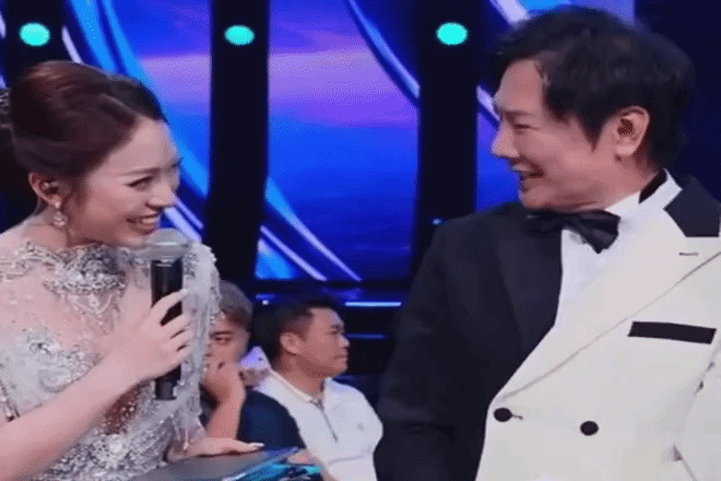MC Khánh Vy gây sốt khi dẫn Miss Universe Vietnam, được Chủ tịch Nawat khen 'quá đẹp'