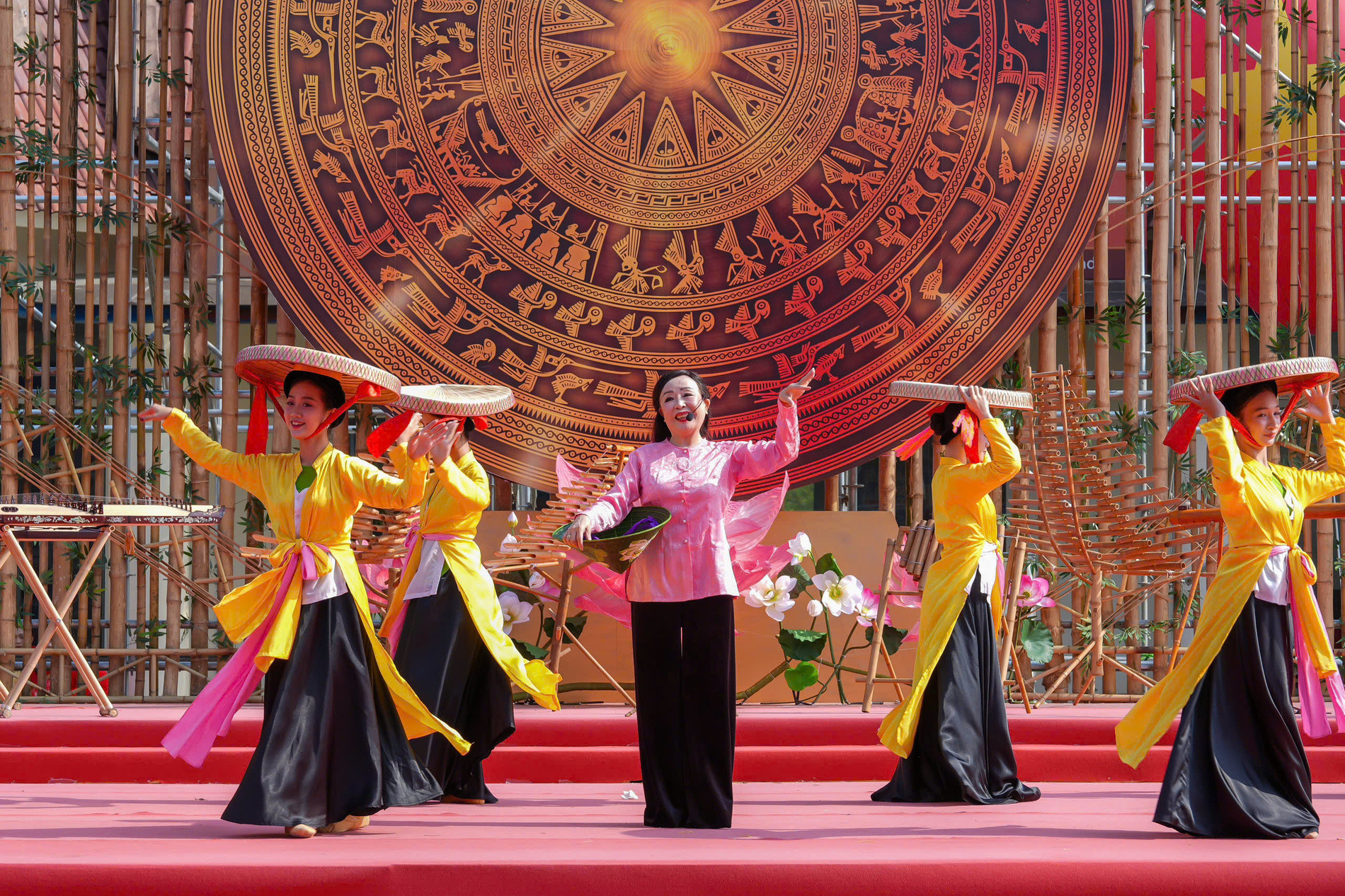 vanhoa2.jpg