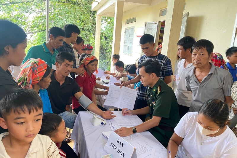 Vượt núi, về bản chăm sóc sức khỏe cho người dân