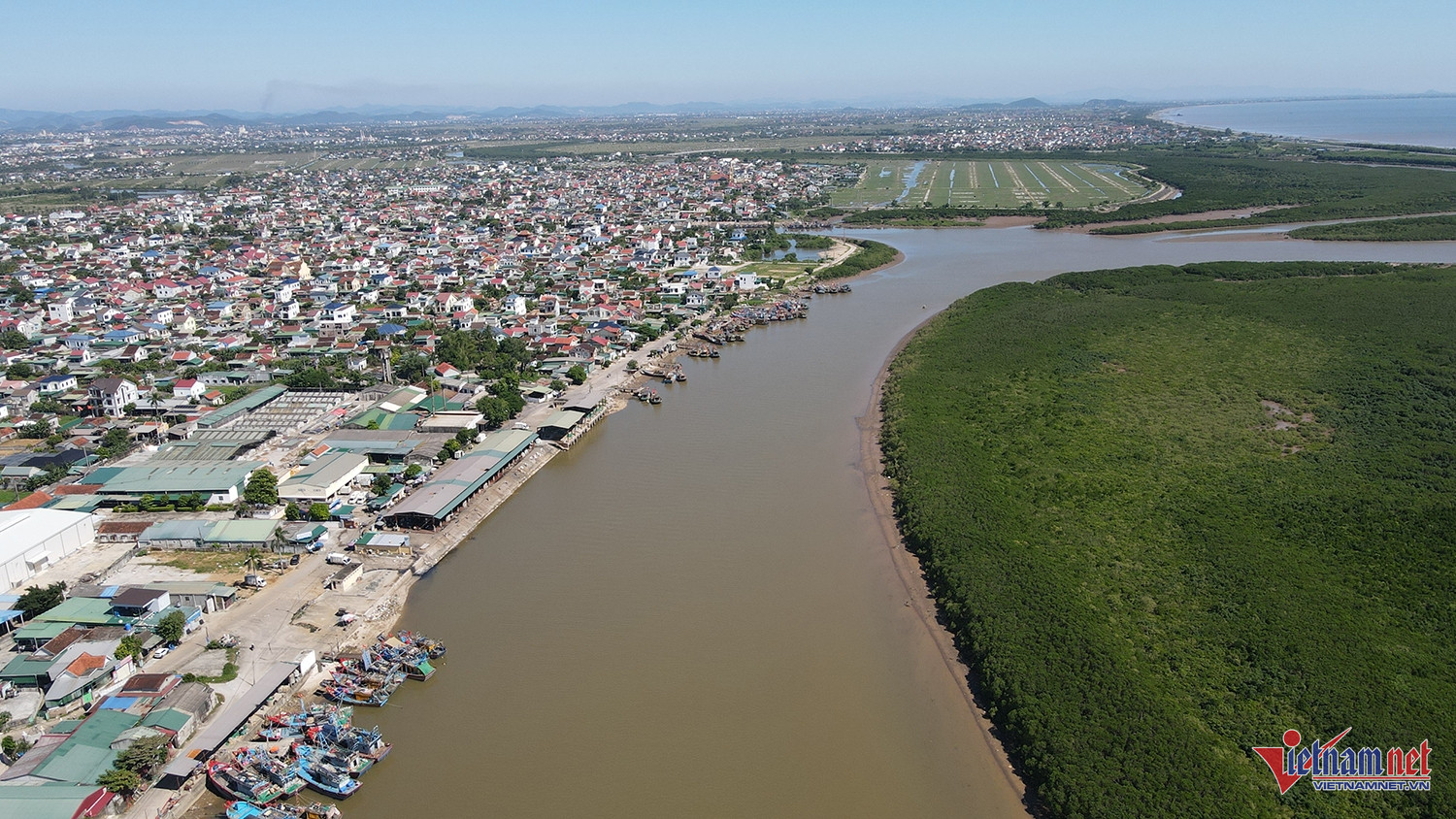 W-cảng biển lạch vạn.JPG.jpg