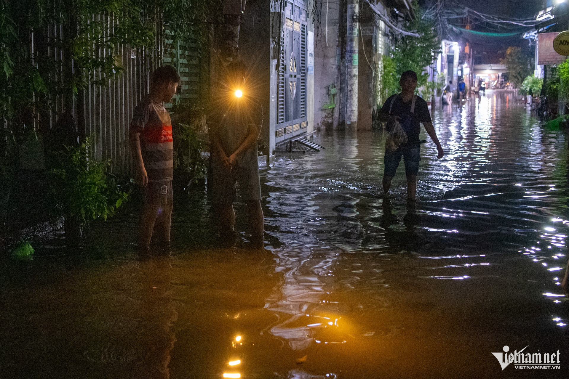 https://static-images.vnncdn.net/vps_images_publish/000001/000003/2026/10/3/w-ngap-hem-vinh-loc-tuan-hung-46-195.jpg