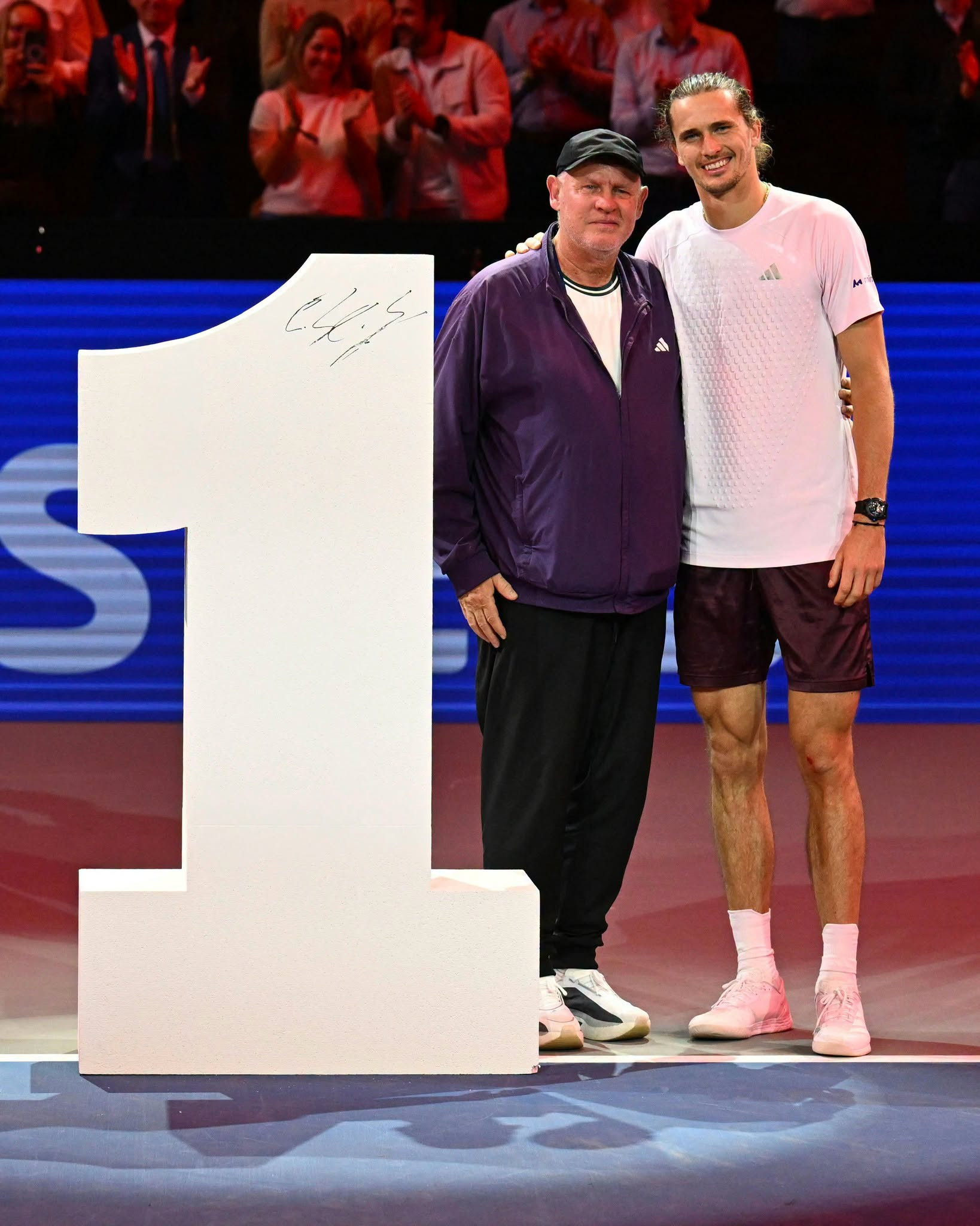 https://static-images.vnncdn.net/vps_images_publish/000001/000003/2026/10/30/alexander-zverev-4-269.jpeg