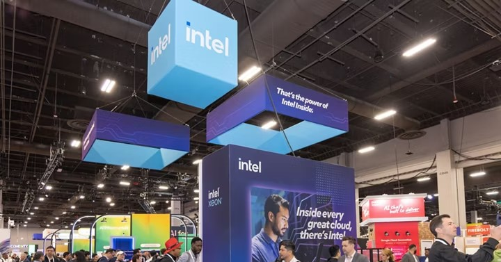 Chỉ trong một ngày, cổ phiếu Intel lao dốc 21%, Google bị "thổi bay" 500 tỷ USD