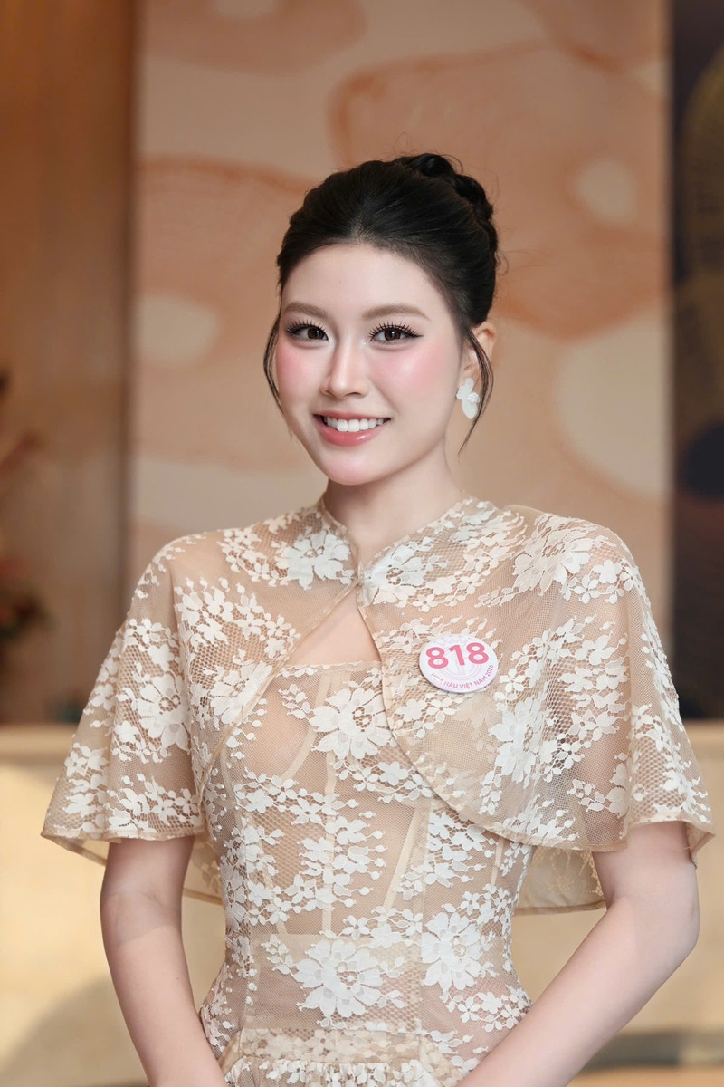 https://static-images.vnncdn.net/vps_images_publish/000001/000003/2026/10/30/khanh-linh-02-752.jpg