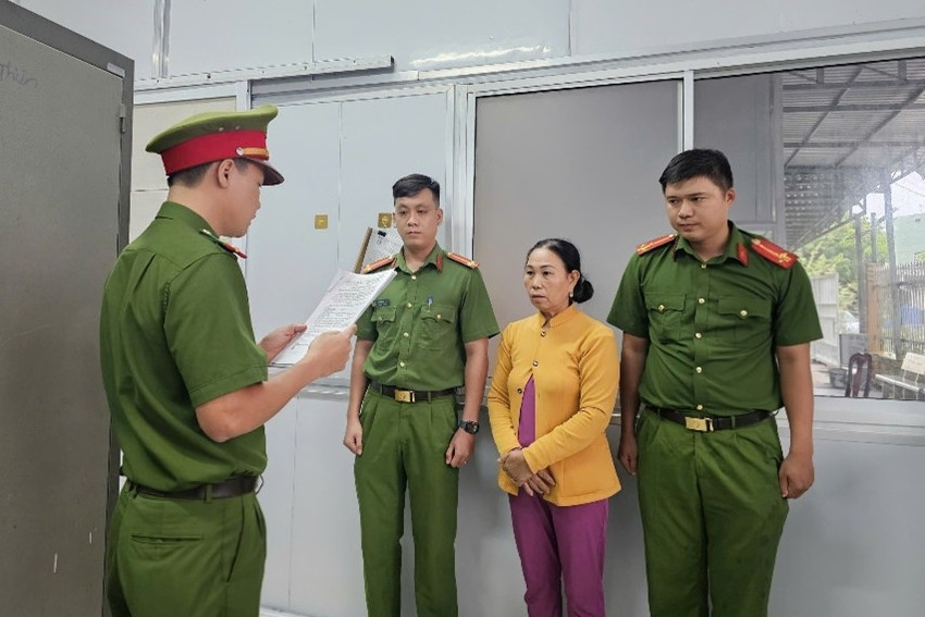 Người phụ nữ lái tàu tông nạn nhân tử vong rồi bỏ trốn