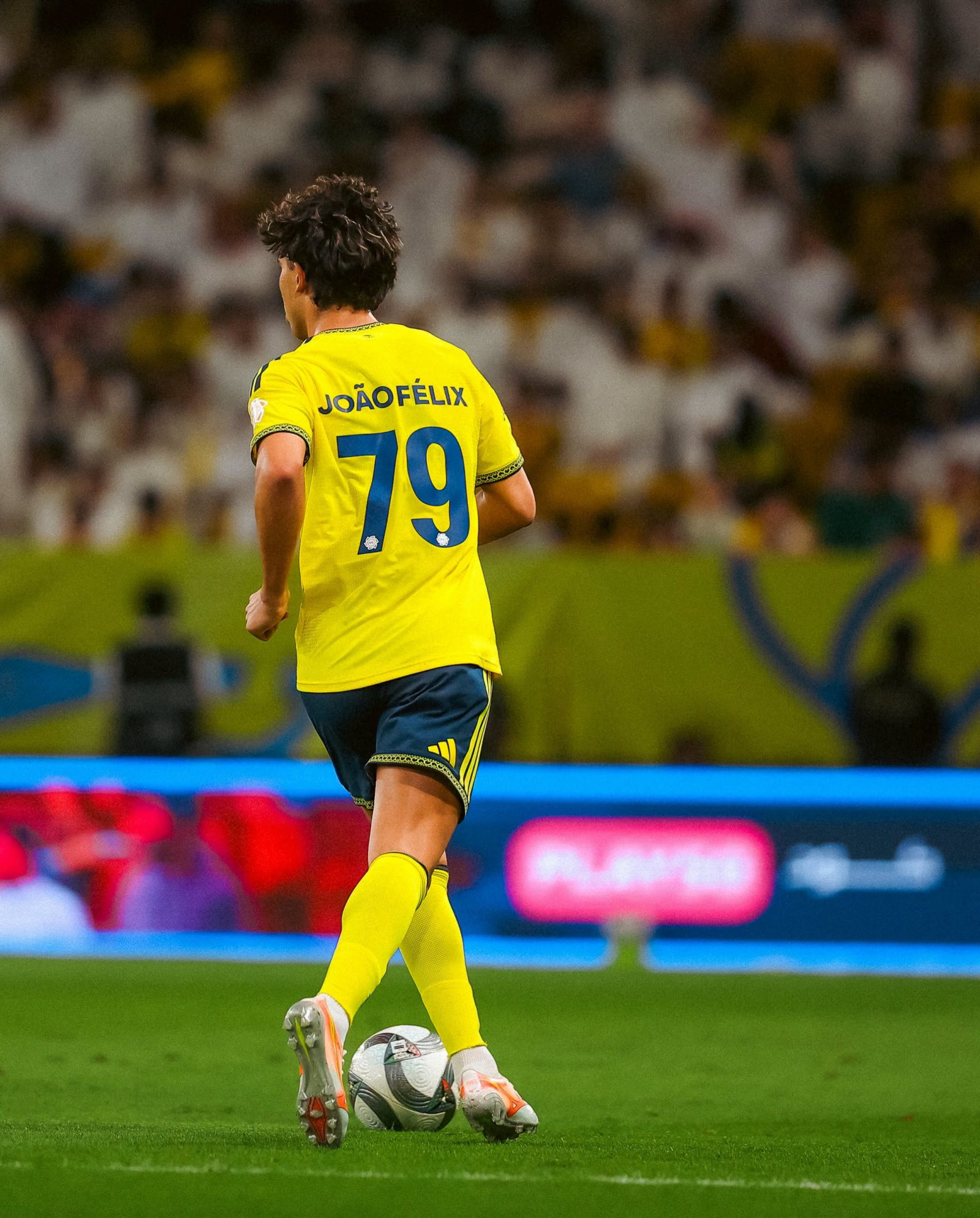 https://static-images.vnncdn.net/vps_images_publish/000001/000003/2026/10/30/ronaldo-al-nassr-7-202.jpeg