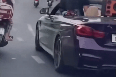 3 thanh niên bị xử phạt vì màn giả làm 'cương thi' trên xe BMW mui trần đang chạy
