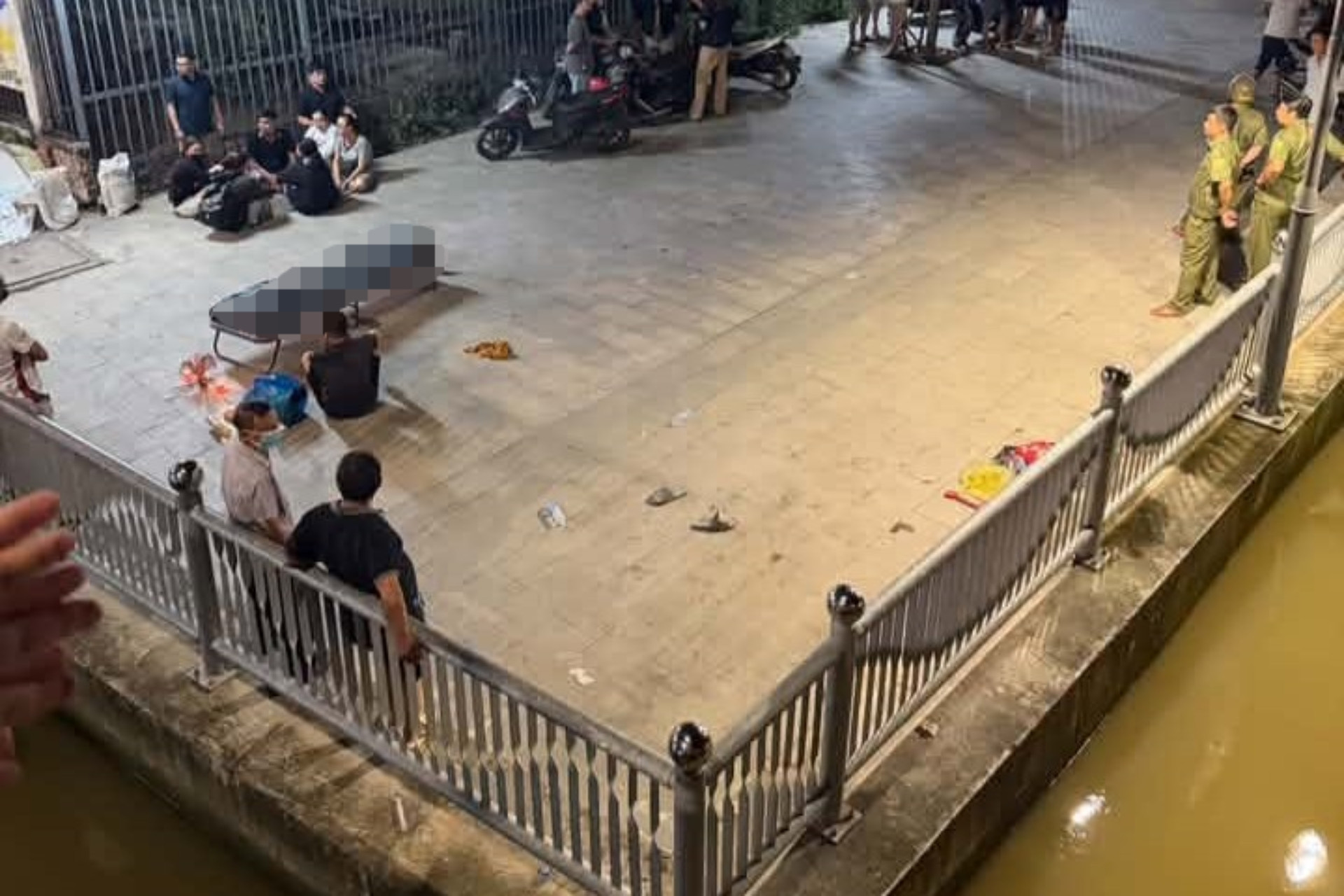Danh tính nam thanh niên 19 tuổi tử vong dưới sông, nghi nhảy cầu