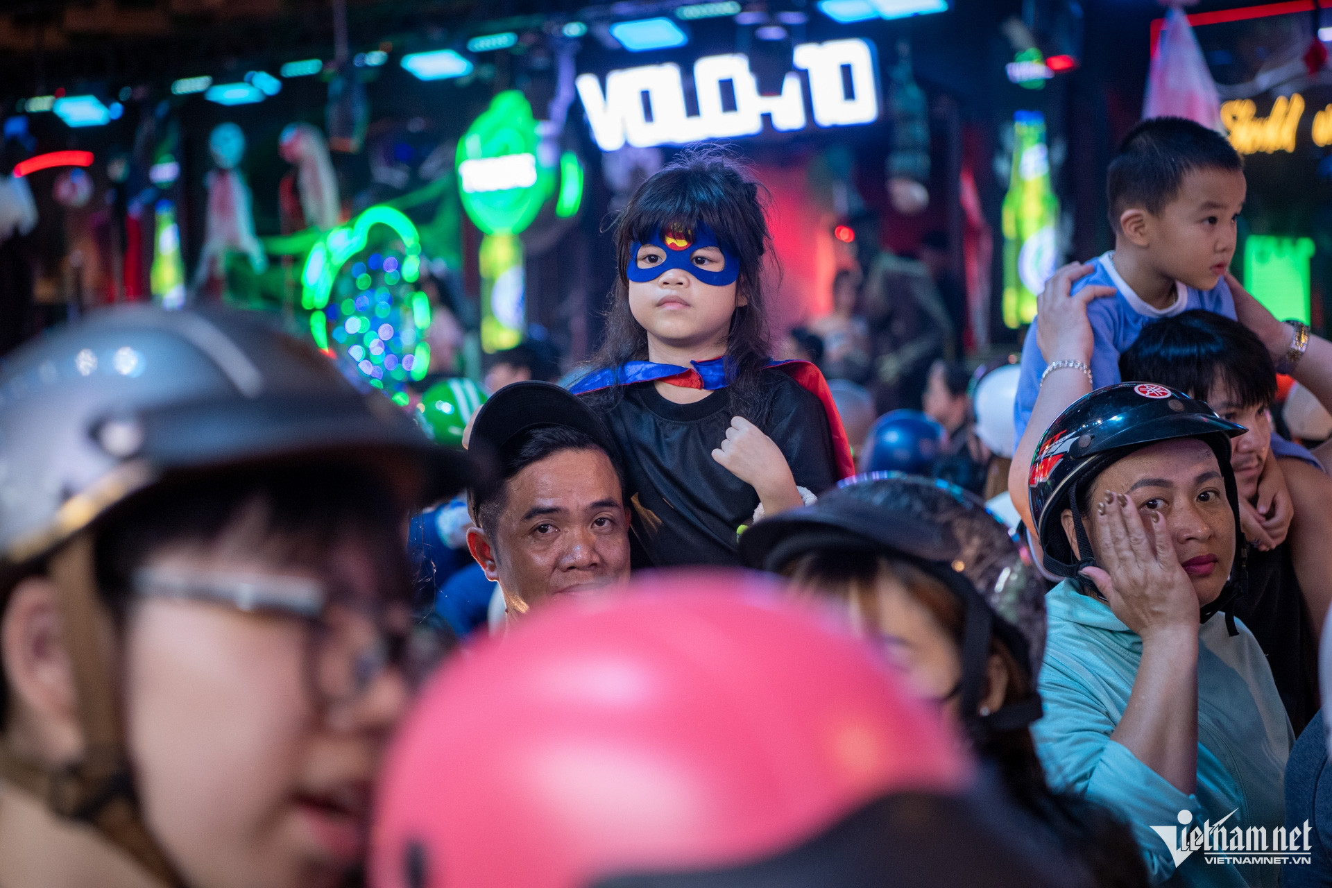 https://static-images.vnncdn.net/vps_images_publish/000001/000003/2026/10/31/w-halooween-tuan-hung-17-330.jpg