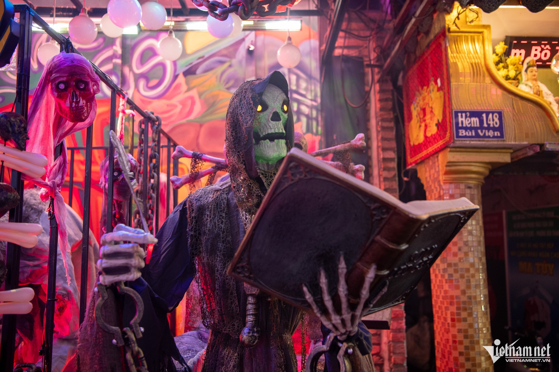 https://static-images.vnncdn.net/vps_images_publish/000001/000003/2026/10/31/w-halooween-tuan-hung-22-325.jpg