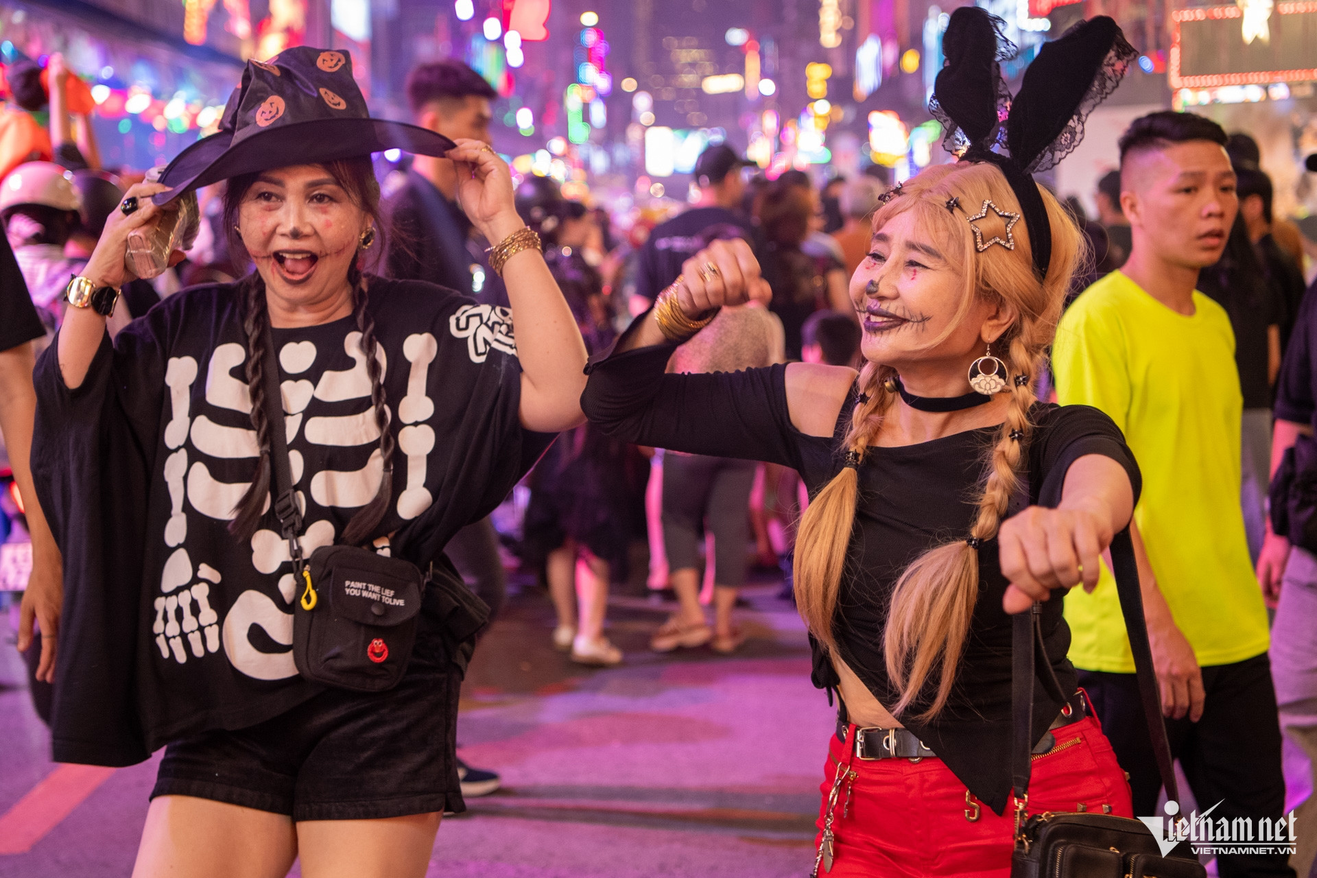 https://static-images.vnncdn.net/vps_images_publish/000001/000003/2026/10/31/w-halooween-tuan-hung-26-333.jpg