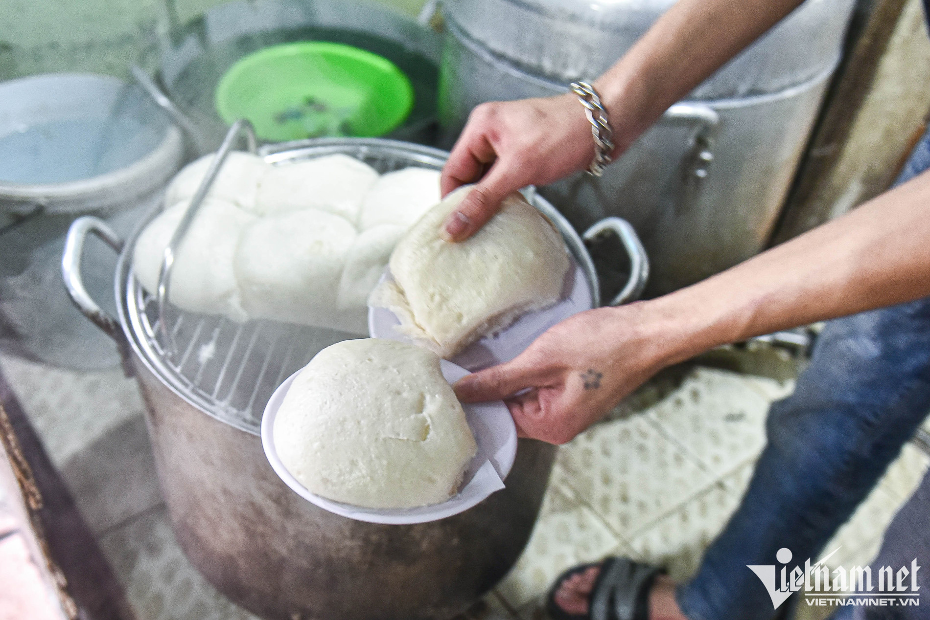 https://static-images.vnncdn.net/vps_images_publish/000001/000003/2026/10/4/banh-bao-15-677-1055.jpg