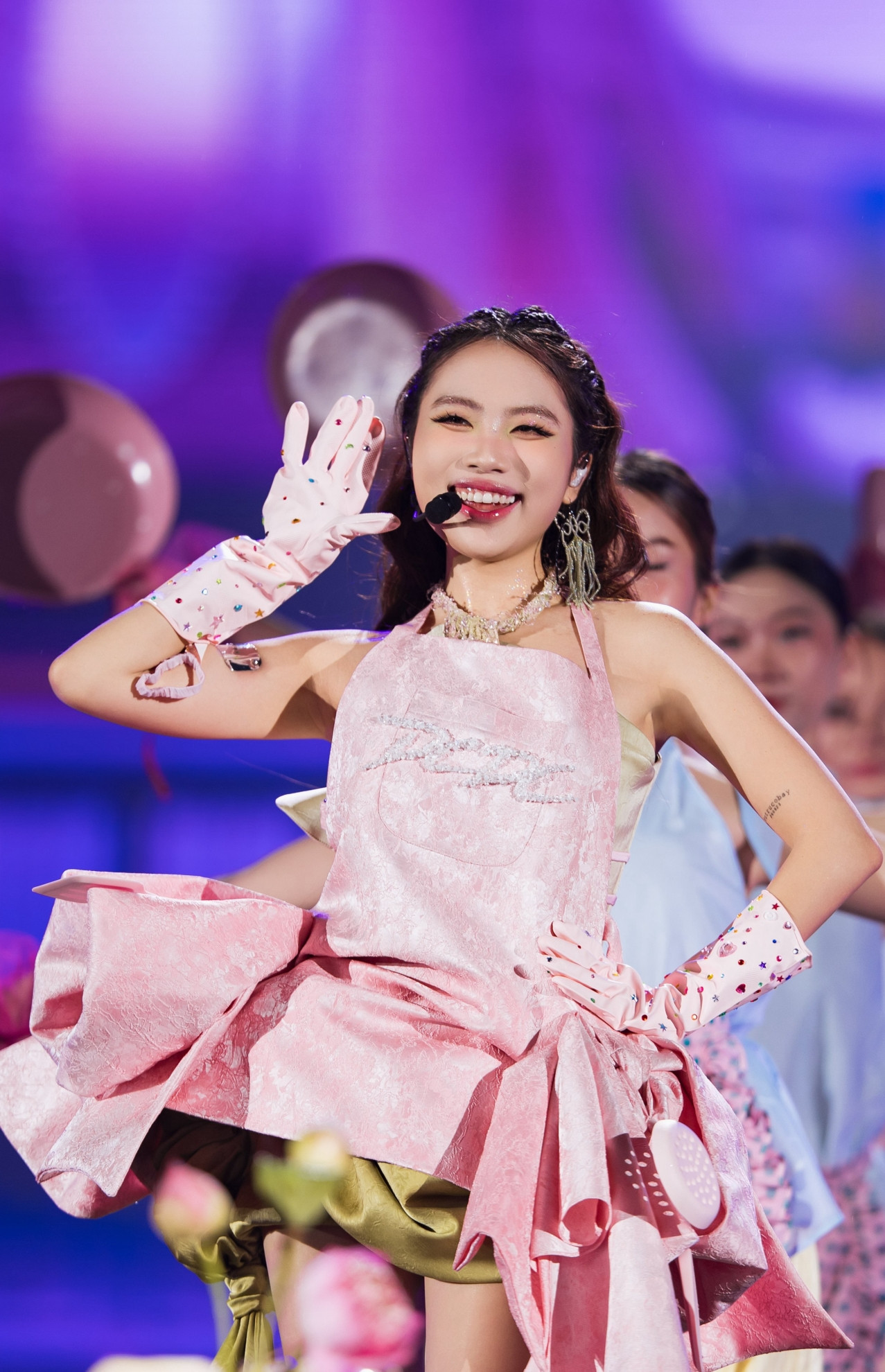 https://static-images.vnncdn.net/vps_images_publish/000001/000003/2026/10/4/batch-danchoi-195647-709.jpg