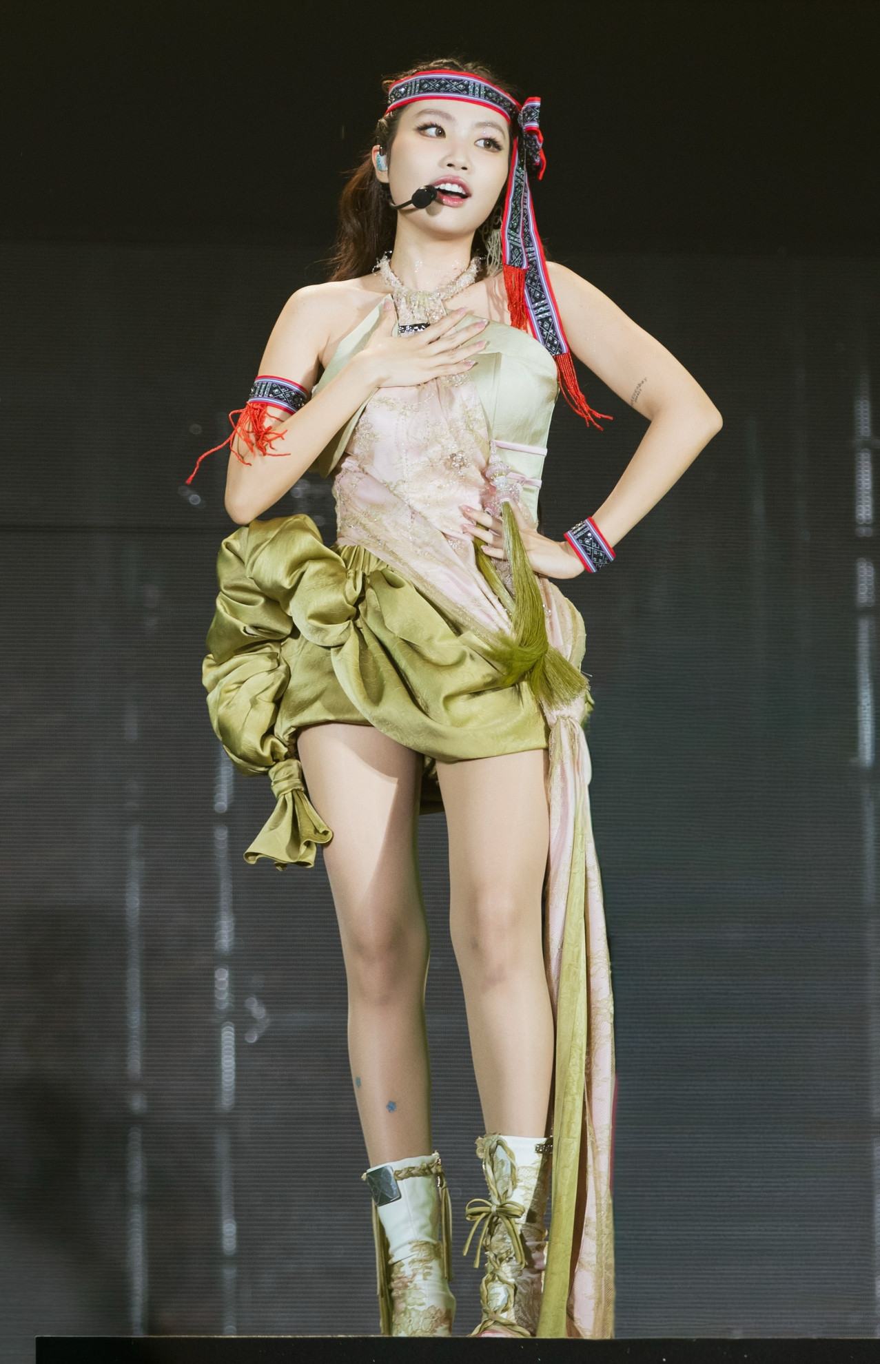 https://static-images.vnncdn.net/vps_images_publish/000001/000003/2026/10/4/batch-danchoi-200438-710.jpg