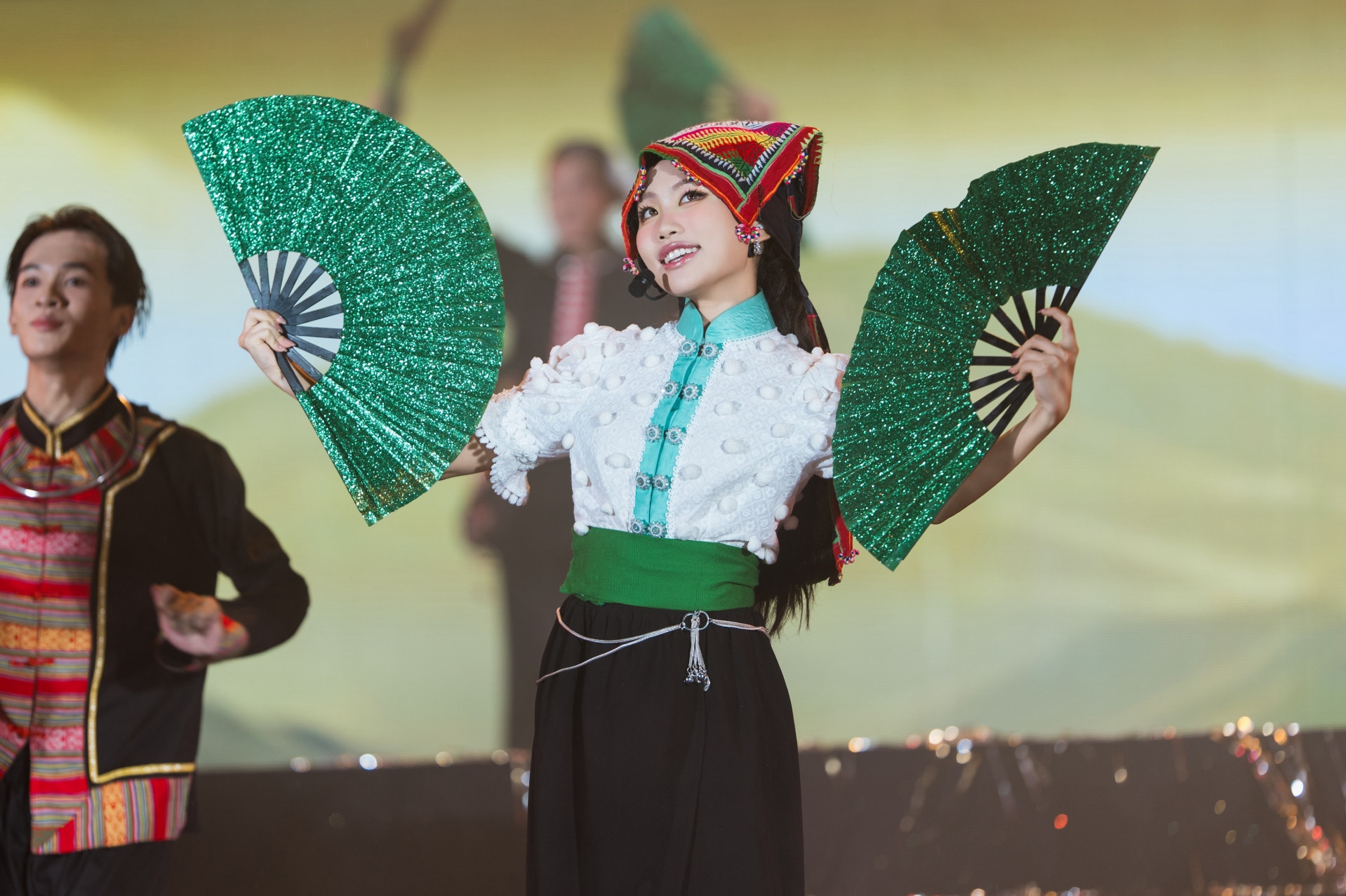 https://static-images.vnncdn.net/vps_images_publish/000001/000003/2026/10/4/batch-danchoi-202301-704.jpg