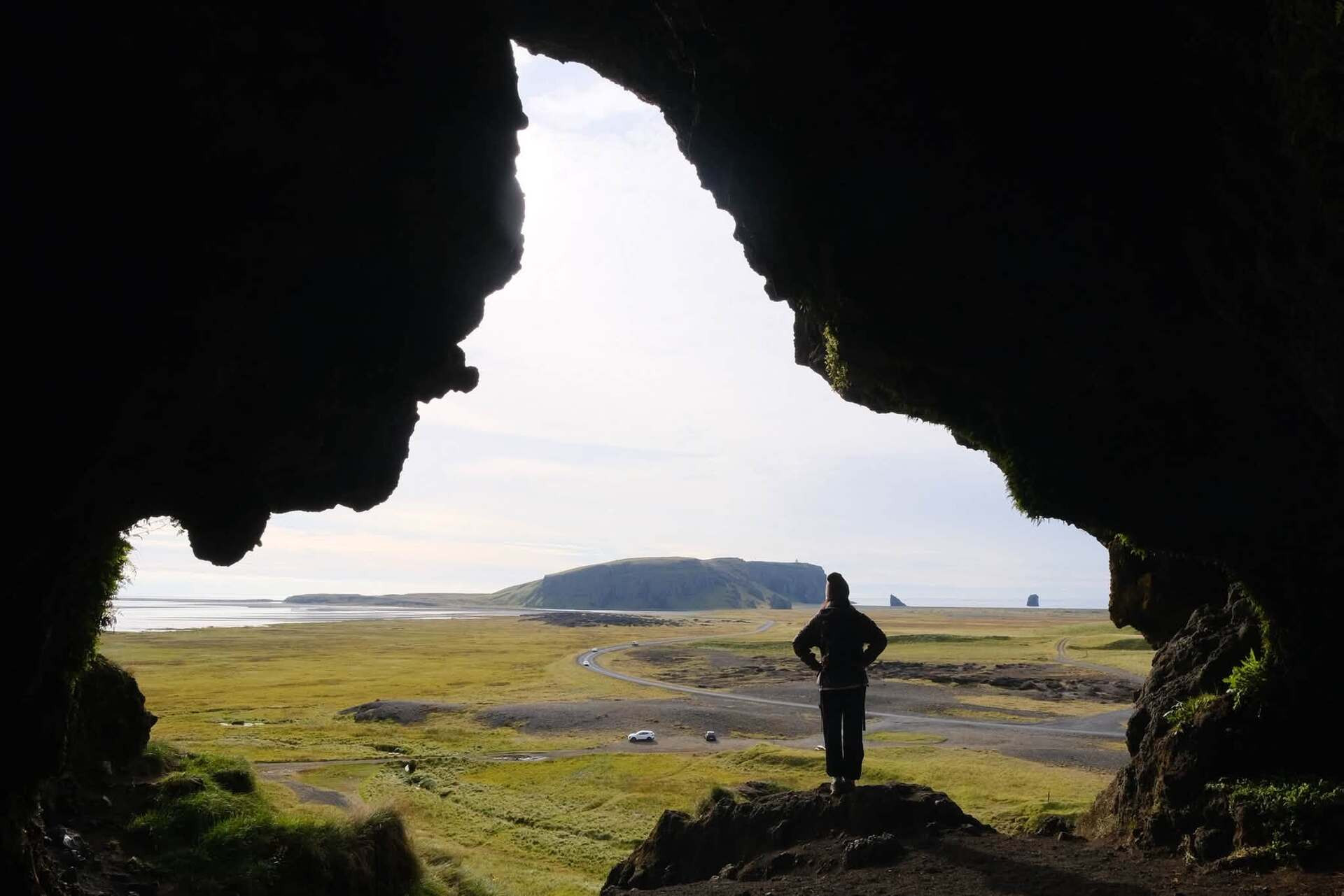 https://static-images.vnncdn.net/vps_images_publish/000001/000003/2026/10/4/du-lich-iceland-994.jpg