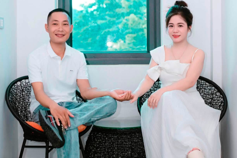 Hai người suy thận nên duyên, cùng chữa bệnh, bán hàng mưu sinh