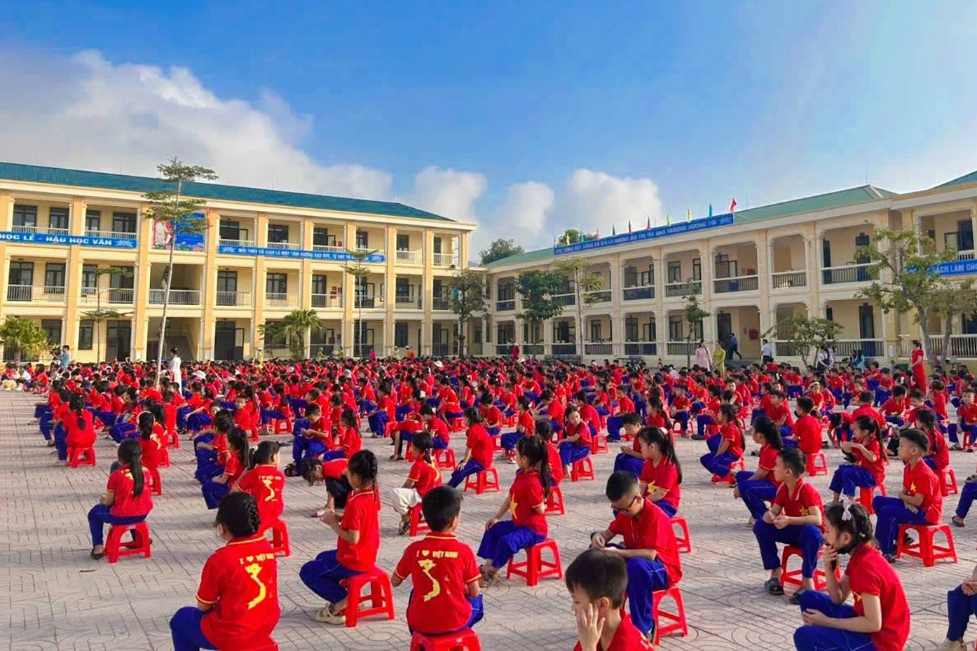 Hiệu phó viết tâm thư mong phụ huynh cho 127 học sinh Tiến Sơn được đến trường