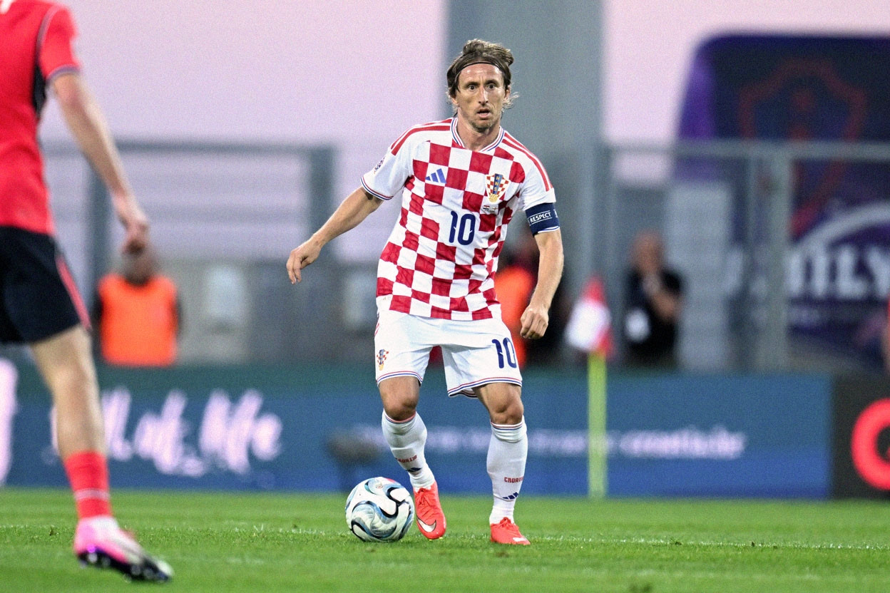 Luka Modric nói chuyện đau lòng khi Croatia thua Anh 0-7