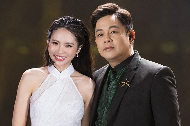 Phương Mỹ Chi bật khóc gặp lại 'bố' Quang Lê, nhắc chuyện từng gây tranh cãi