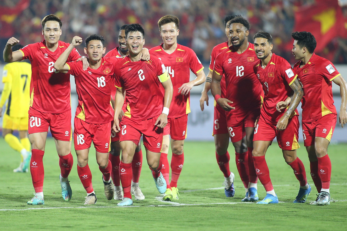 tuyen viet nam lap nhieu ky luc sau tran thang malaysia 3720.jpg