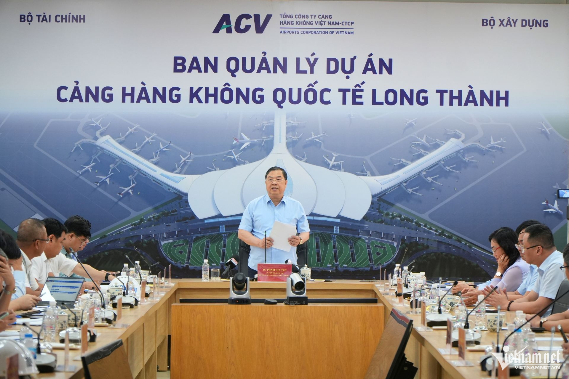 W-pho thu tuong.jpg