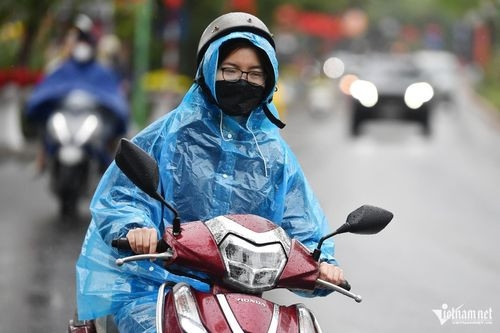Bản tin sáng 5/10: Hà Nội chuyển lạnh, nhiều nơi mưa giông