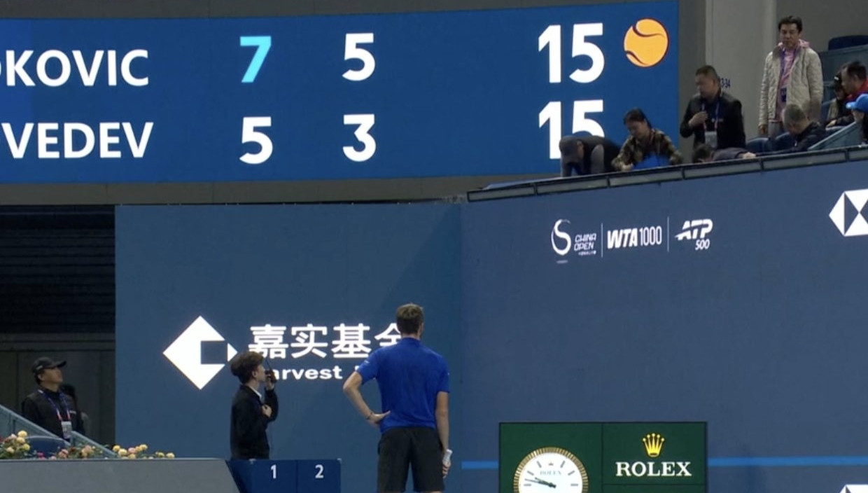 https://static-images.vnncdn.net/vps_images_publish/000001/000003/2026/10/5/medvedev-vs-djokovic-2914.jpg