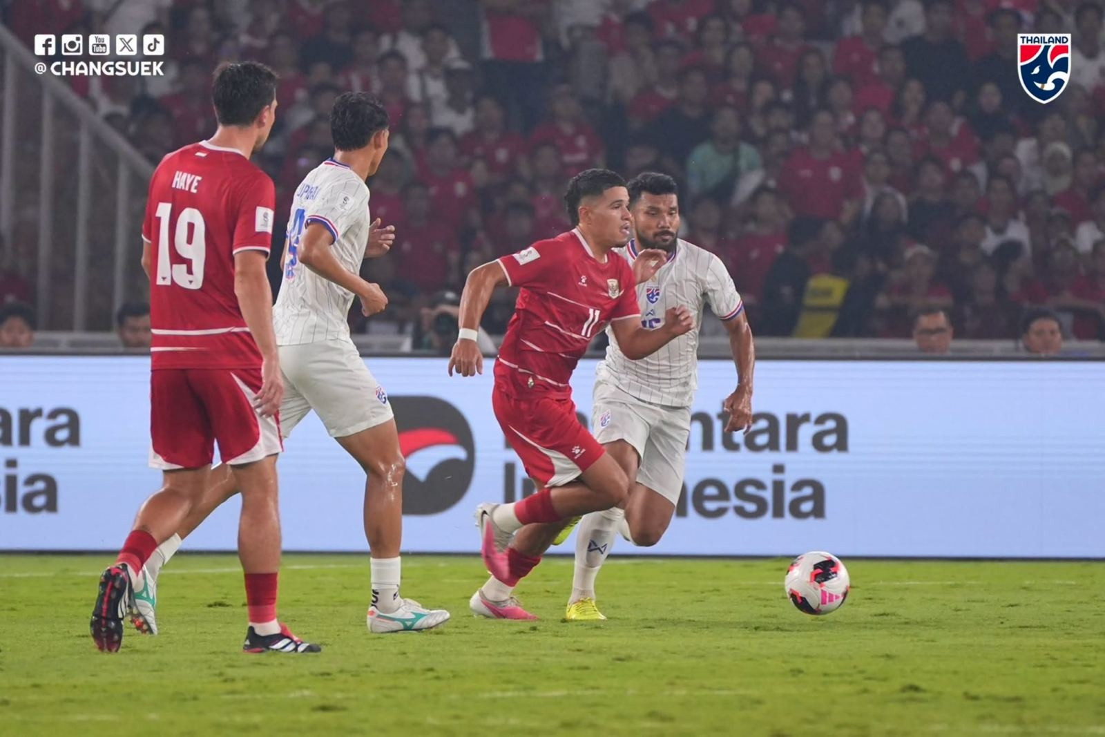 CĐV Thái Lan nói gì khi đội nhà hụt chức vô địch FIFA ASEAN Cup?