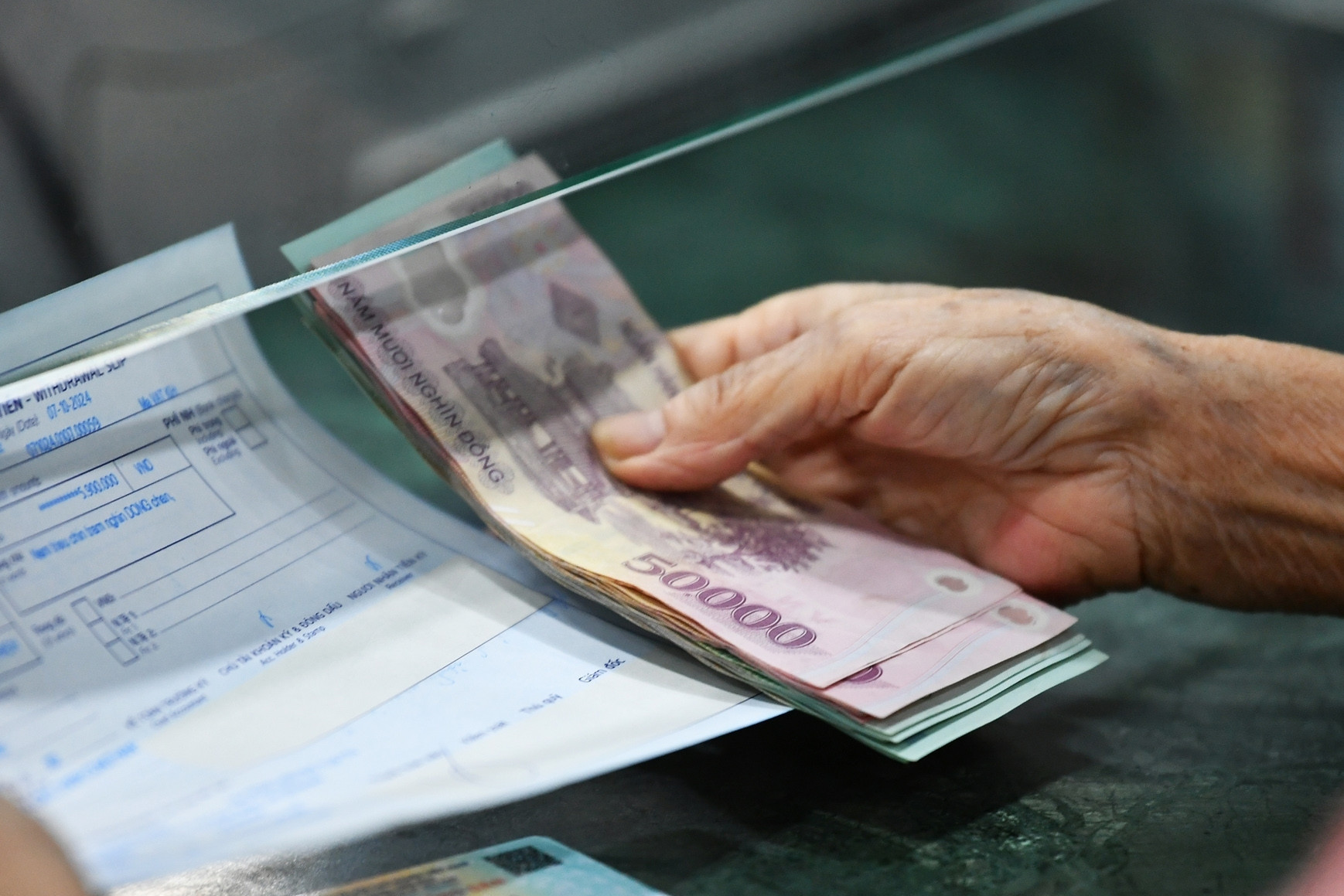 Từ hôm nay 2,5 triệu người cao tuổi Việt Nam nhận mức trợ cấp hưu trí xã hội mới