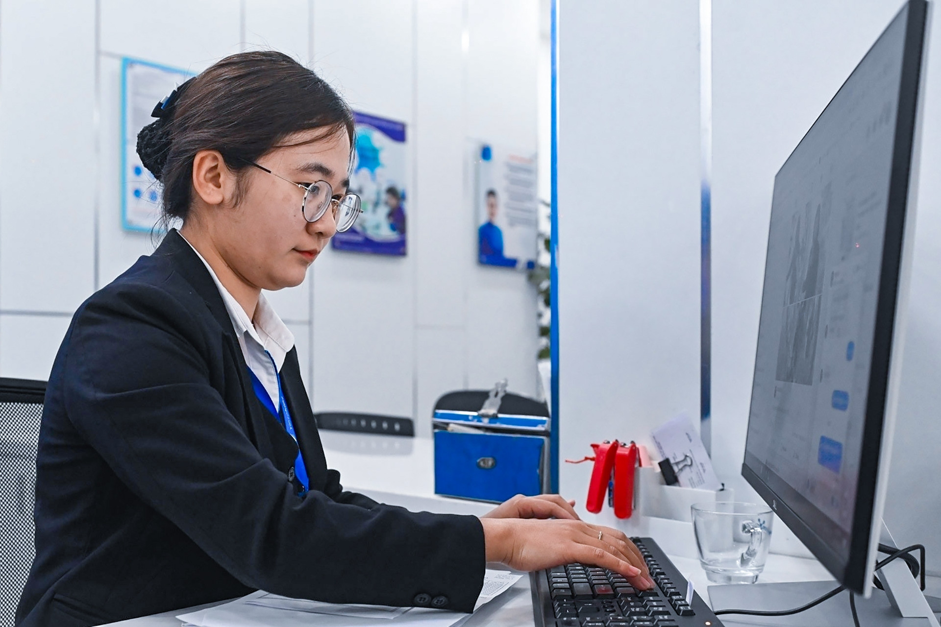 Bộ Nội vụ giải đáp chính sách thu hút nhân tài với sinh viên tốt nghiệp thủ khoa