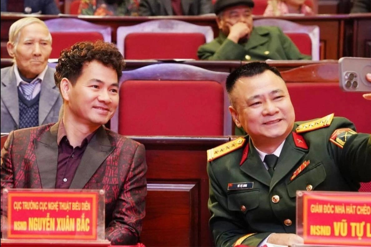 Cục trưởng Xuân Bắc và NSND Tự Long trở lại sân khấu