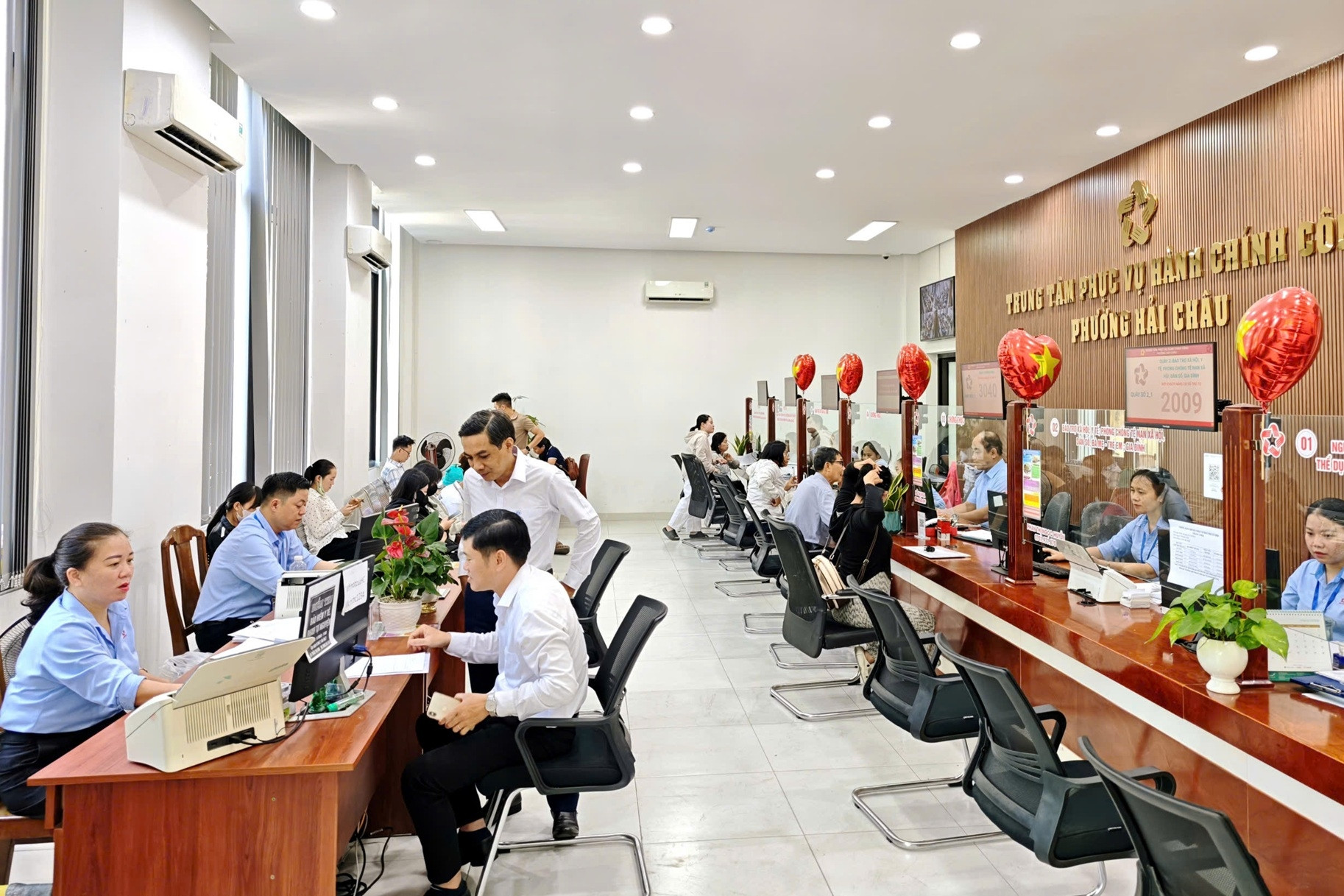 Đà Nẵng thêm tiền may đồng phục, tăng hỗ trợ hơn 3 lần cho cán bộ hành chính công