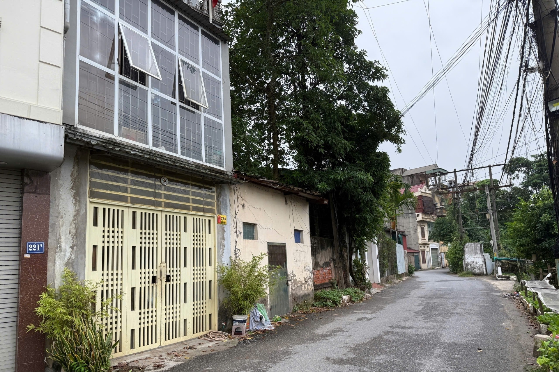 Đất phía trong không có lối đi, có được tách thửa để bán?