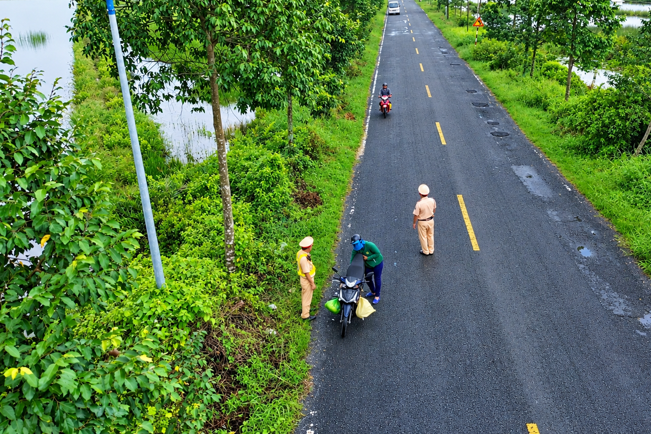 Hơn 400 ô tô bị phạt nguội do vượt đèn đỏ, chạy quá tốc độ ở An Giang