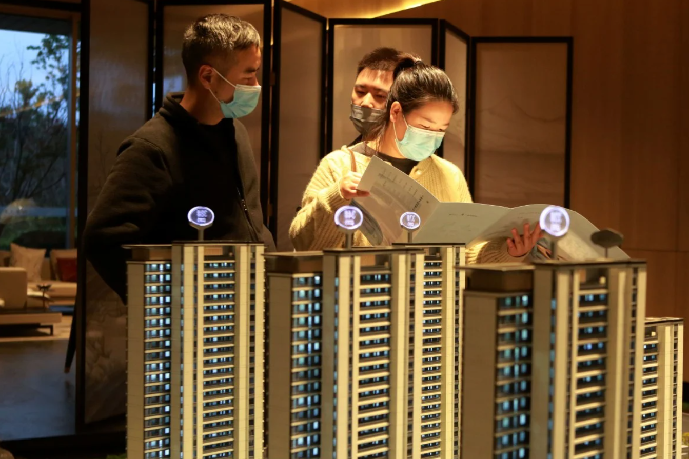 Mất việc, căn nhà bị bán đấu giá gần nửa giá mua vẫn chưa trả hết nợ