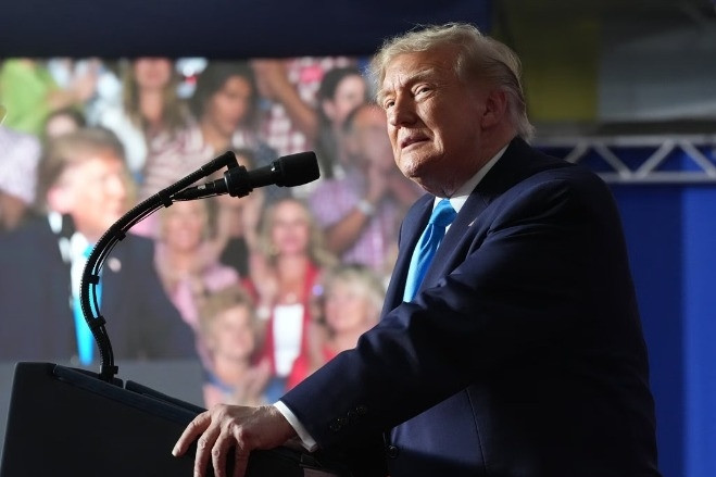 Ông Trump gây sốc khi nói Iran có thể 'xóa sổ Los Angeles và San Diego'