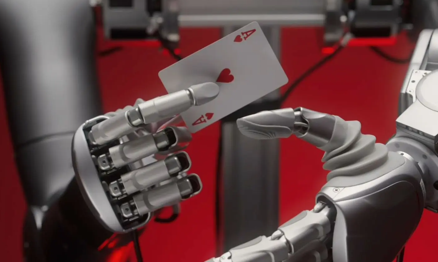 Robot ảo thuật.png