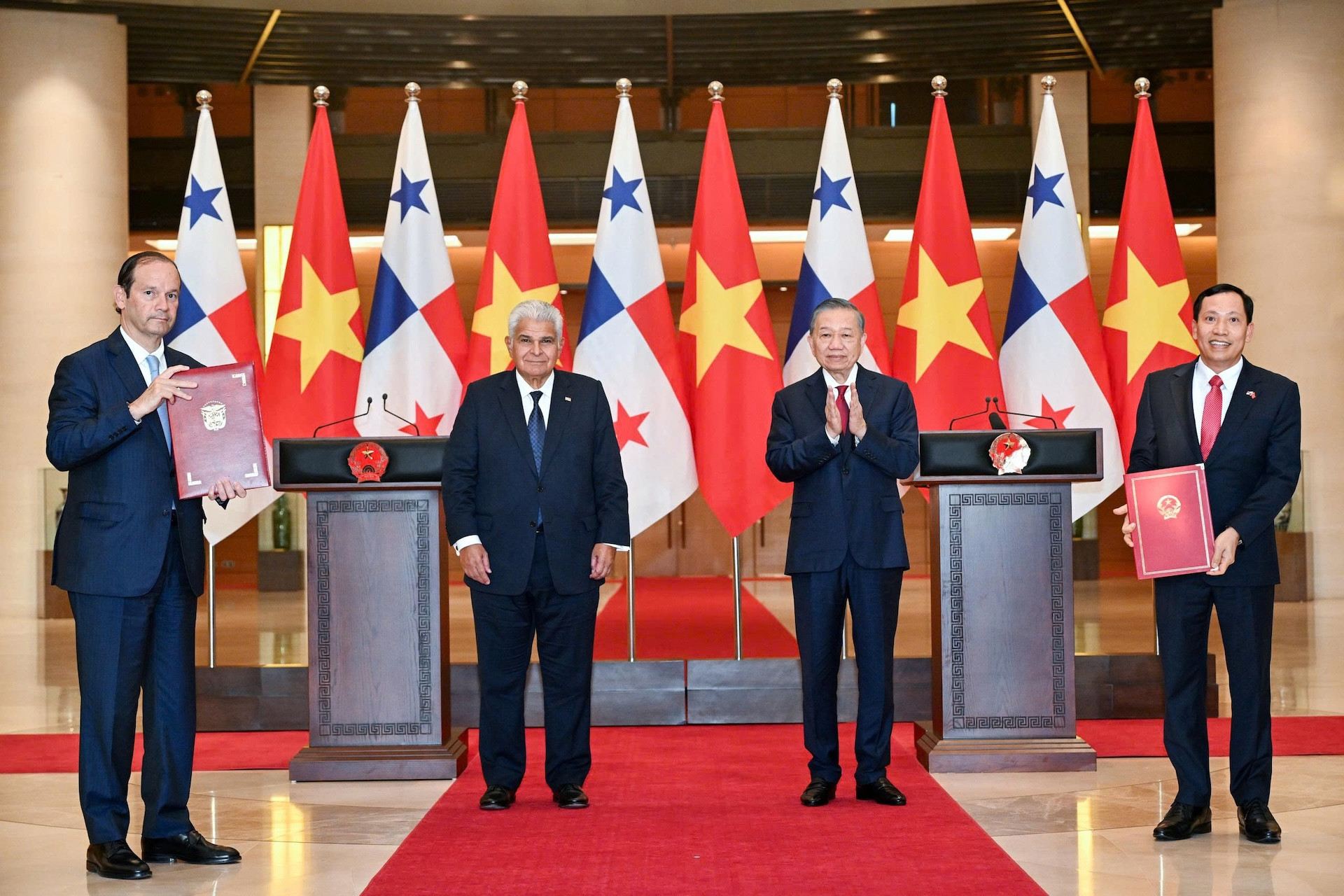 https://static-images.vnncdn.net/vps_images_publish/000001/000003/2026/10/6/tong-bi-thu-chu-tich-nuoc-to-lam-va-tong-thong-panama-chung-kien-trao-van-kien-3239.jpg