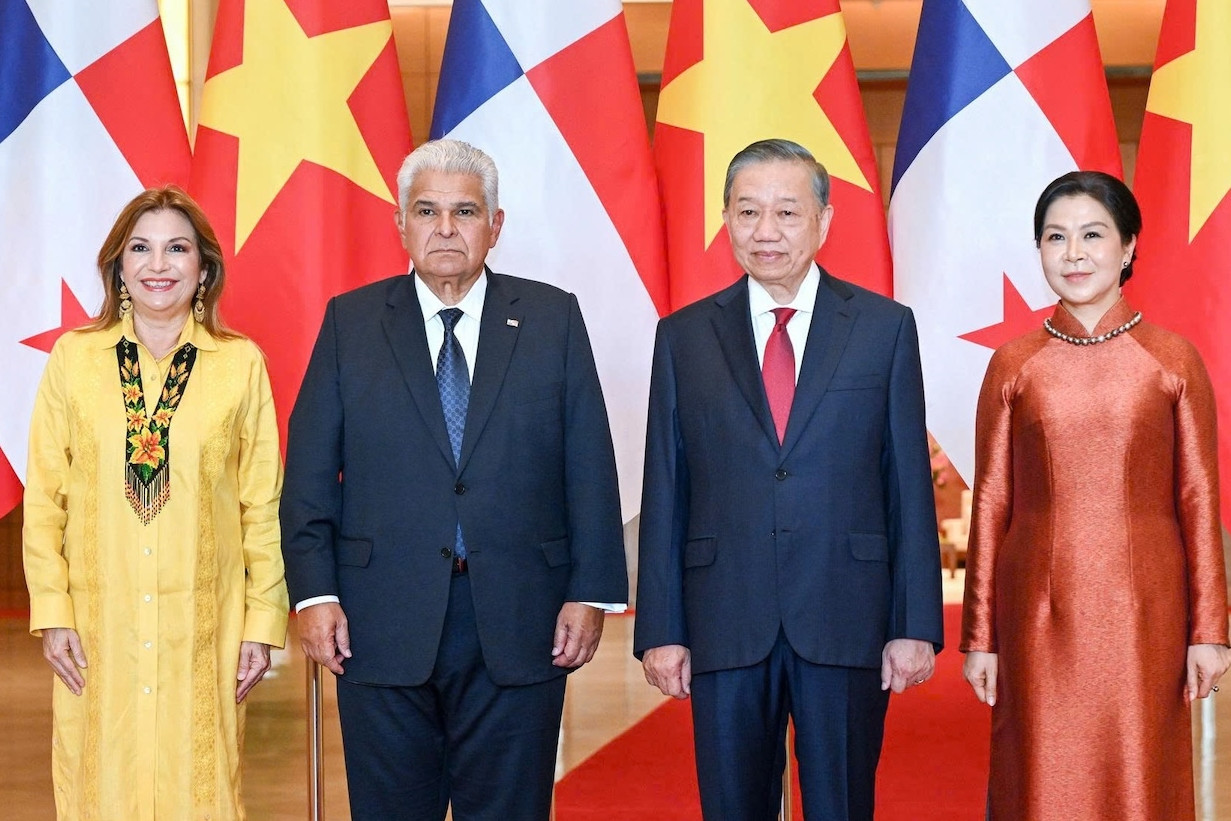 Tổng Bí thư, Chủ tịch nước và phu nhân chủ trì lễ đón Tổng thống Panama