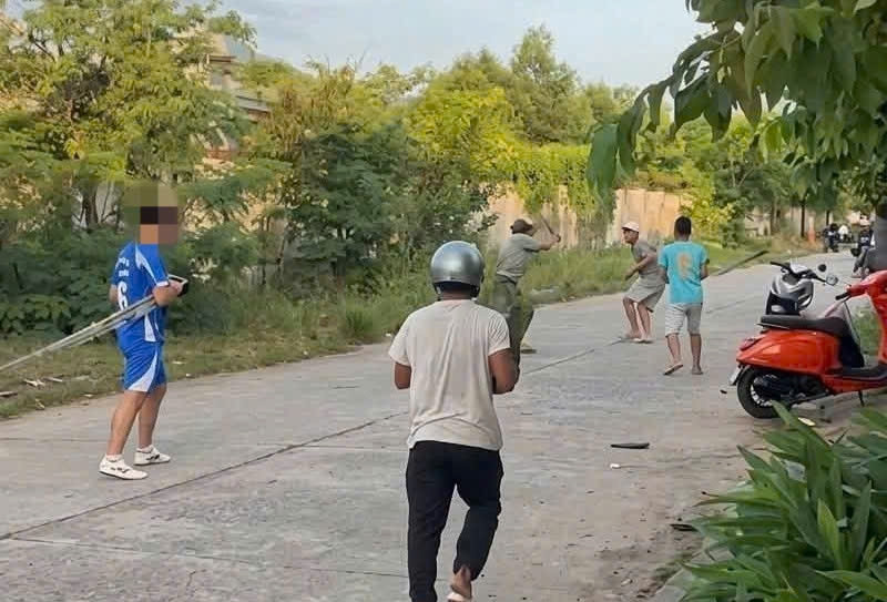 Vụ 3 mẹ con cô giáo bị tấn công trên đường về nhà, nghi phạm khai gì?