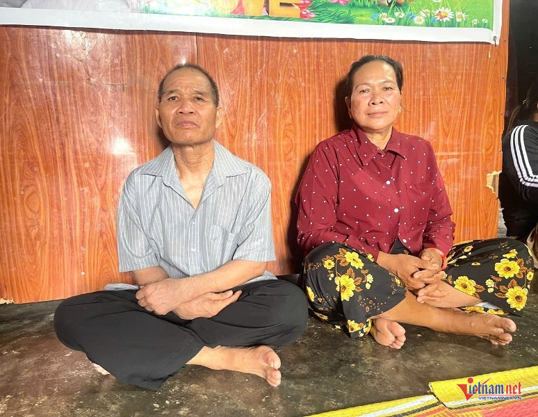 W-Con gái khóc nghẹn không nhận ra cha 1.jpg