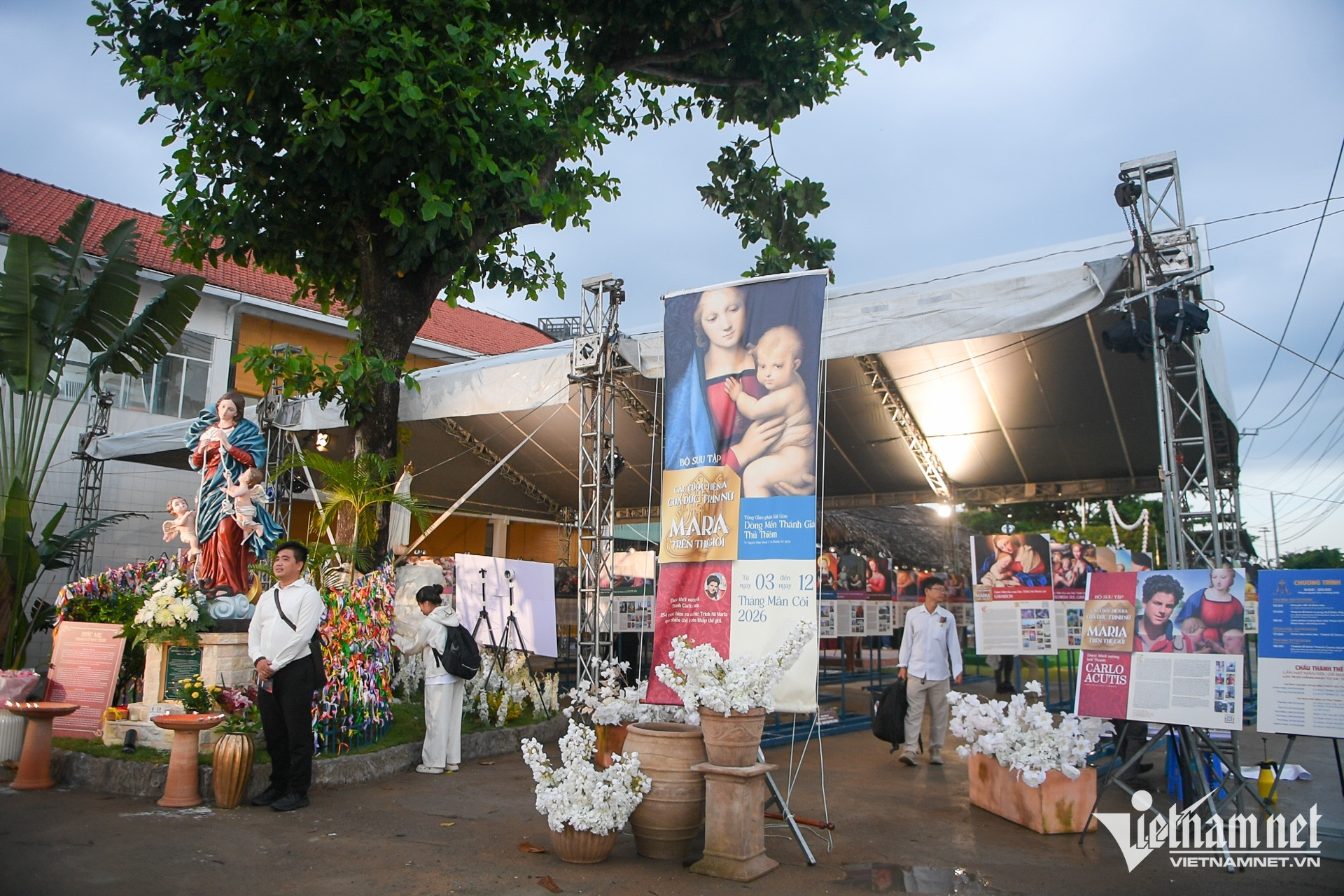 W-công giáo DTTG TPHCM   nguyễn huế 29.jpg