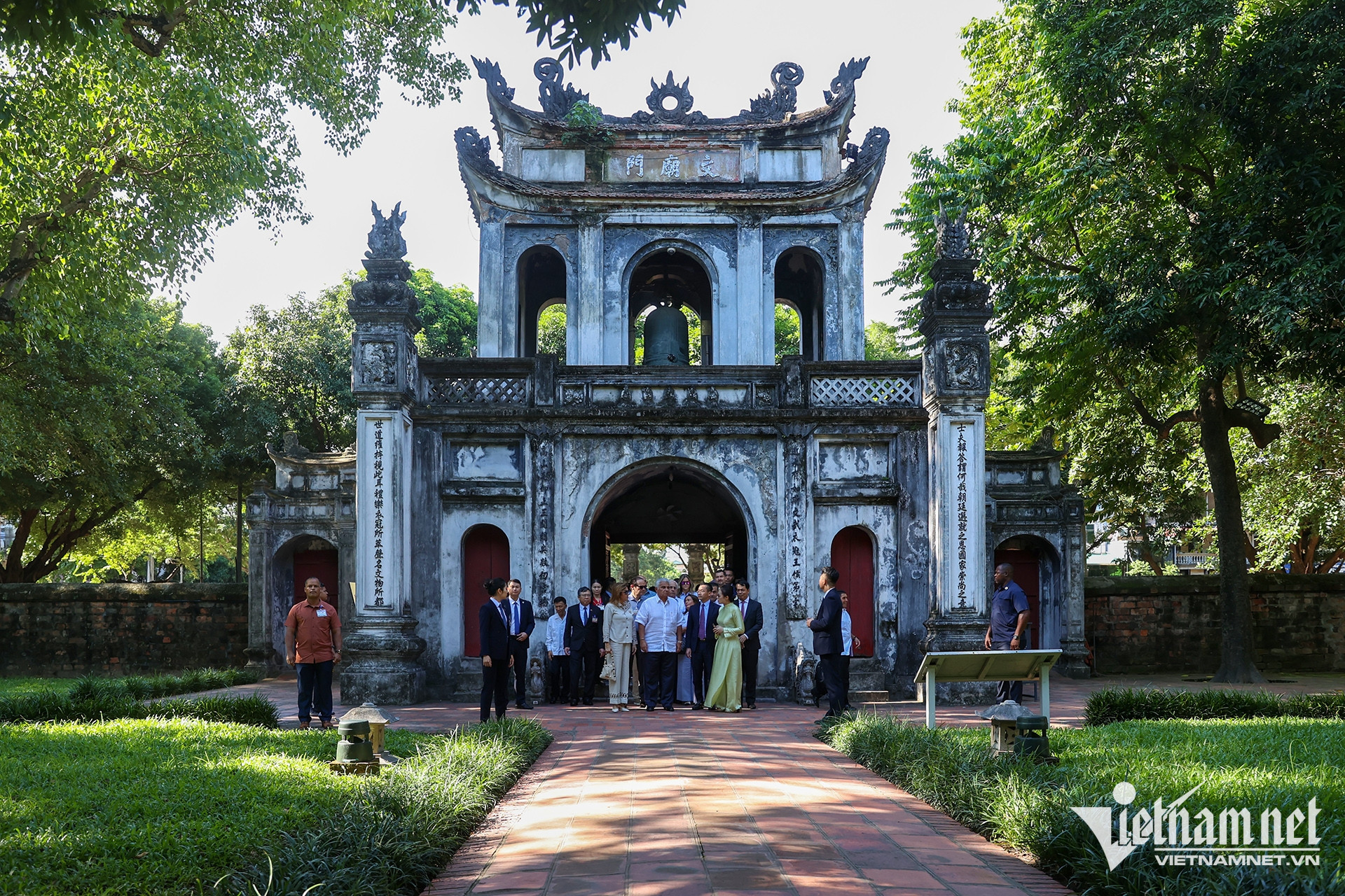 W-Tổng thống Panama và phu nhân thăm Văn Miếu Quốc Tử Giám.jpg