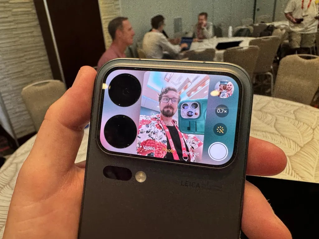 https://static-images.vnncdn.net/vps_images_publish/000001/000003/2026/10/6/xiaomi-18-pro-cnet-2450.png