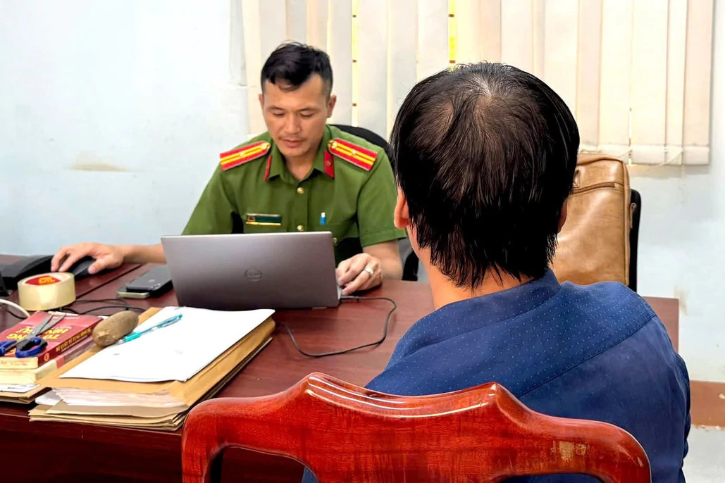 Cha dượng lập TikTok giả, đóng vai bạn trai để tìm cách xâm hại con riêng của vợ