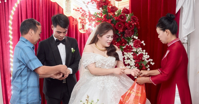 Hành trình yêu thương và sự sẻ chia trong cuộc sống hôn nhân