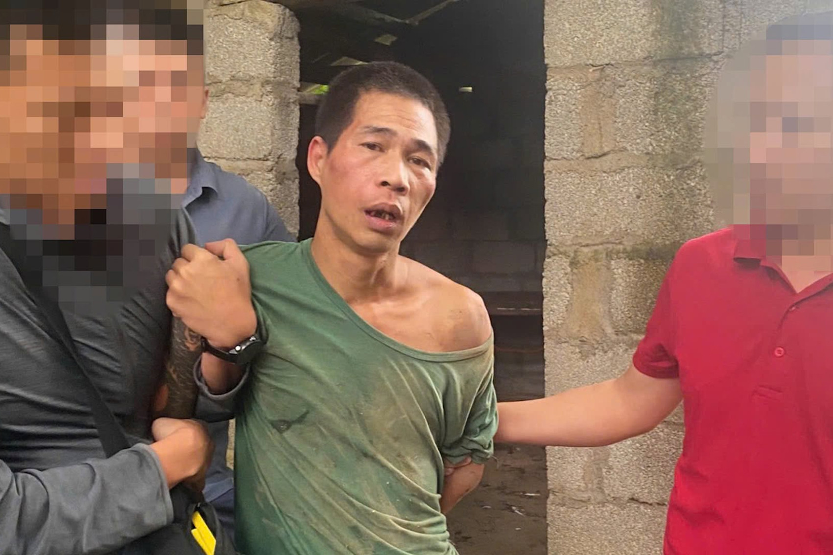 Hành tung kẻ vận chuyển 35 bánh heroin, luôn mang súng bên người